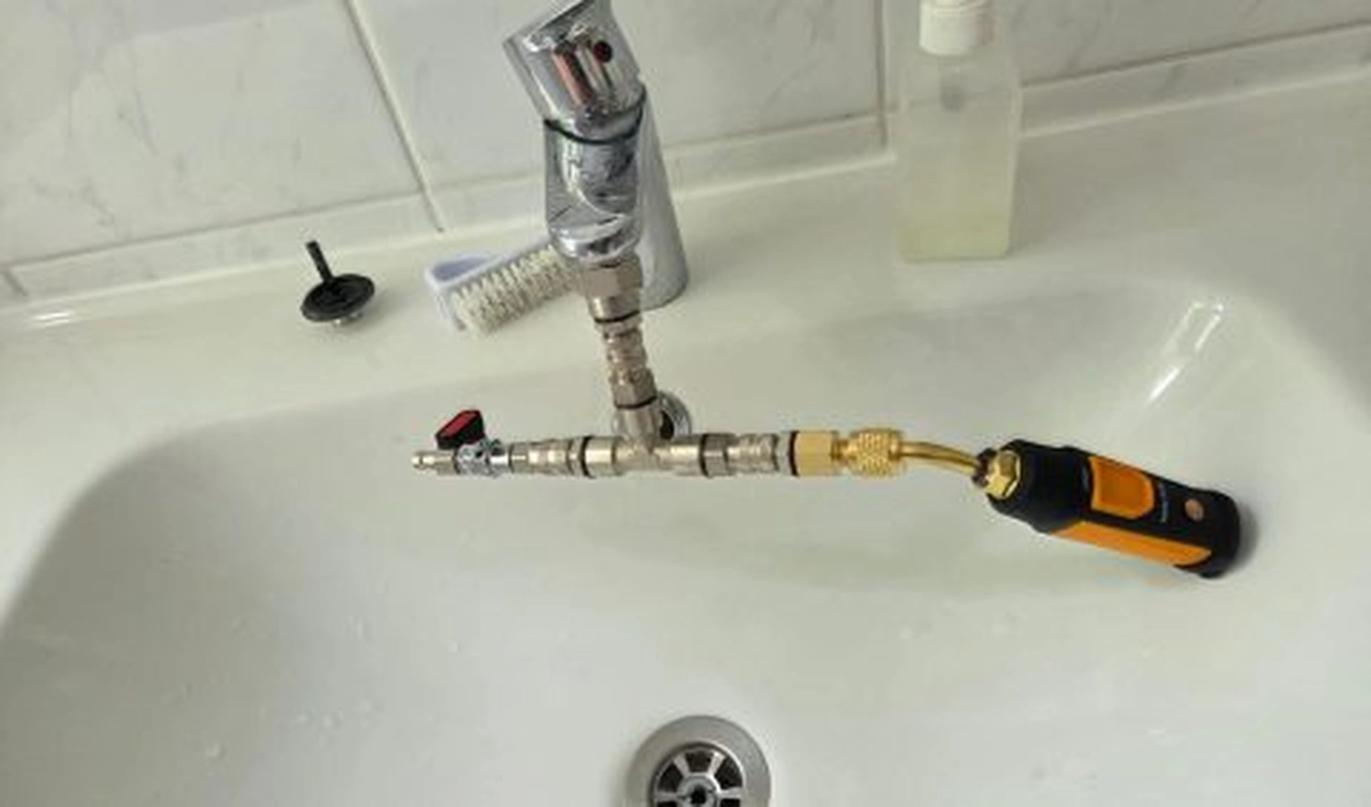 DG Ortungstechnik - Professionelle Leckortung -Druckprobe & Digitales Druckprobenprotokoll – Leckortung auf den Punkt