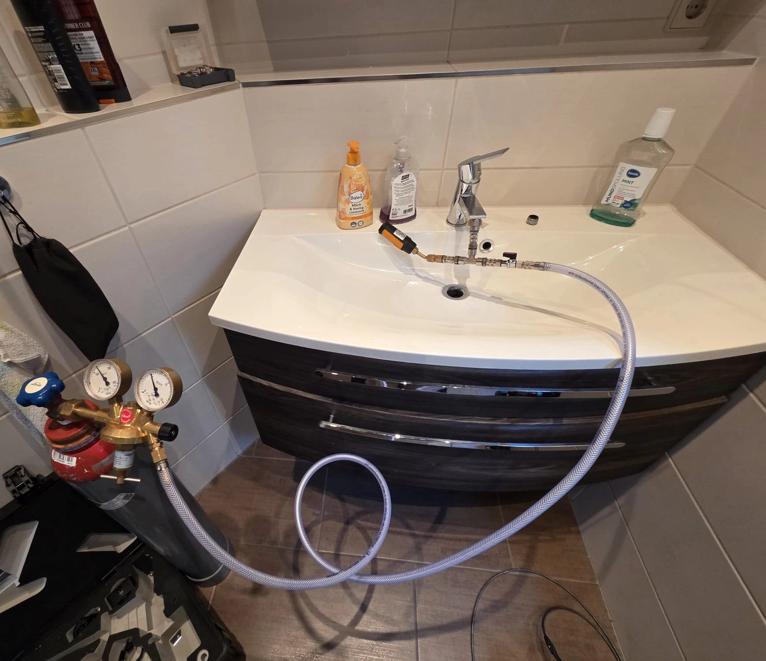 DG Ortungstechnik - Professionelle Leckortung -Leckortung mit Formiergas & Schnüffler – Präzise, sicher, zerstörungsfrei